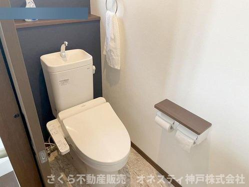 神戸市西区二ツ屋1丁目　中古戸建のトイレ|2階トイレ。