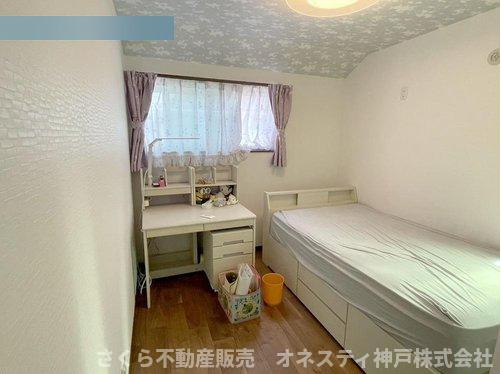 神戸市西区二ツ屋1丁目　中古戸建の洋室|2階洋室、約5.1帖。東側のお部屋です。