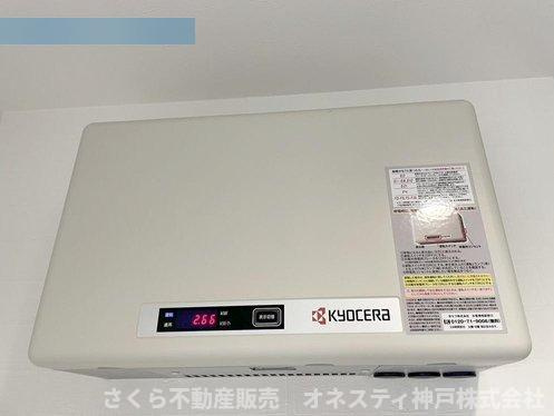 神戸市西区二ツ屋1丁目　中古戸建の発電・温水設備|太陽光発電、パワーコンディショナ(京セラ製)