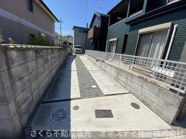 神戸市西区二ツ屋1丁目　中古戸建の駐車場|駐車スペース3台可能（最大4台可能、車種による）