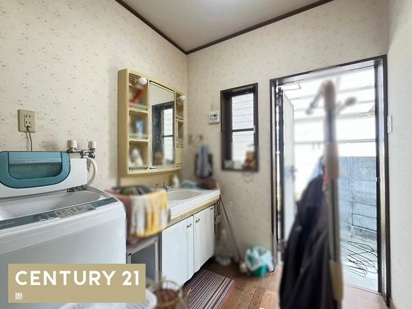 紀の川市井田　中古戸建の独立洗面台