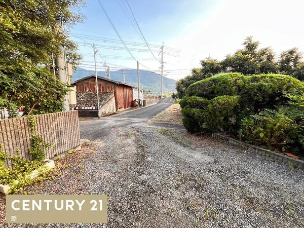 紀の川市井田　中古戸建の前面道路含む現地写真