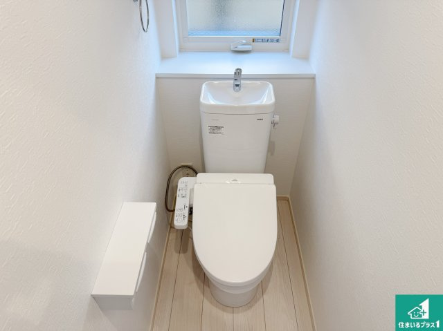 豊能郡豊能町ときわ台　第5期　新築一戸建てのトイレ|1・2階の2ヶ所にあるので、朝の忙しい時間の順番待ちもなく、深夜の利用にも大変便利です。