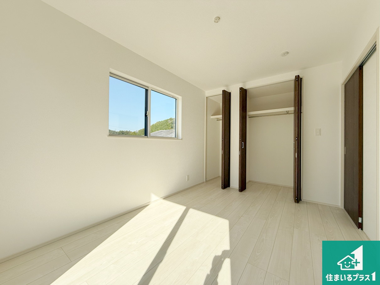 豊能郡豊能町ときわ台　第5期　新築一戸建ての洋室|収納スペースが充実しているので子供の成長に合わせてたくさん収納ができます！家族構成に合わせた様々な活用ができる収納！