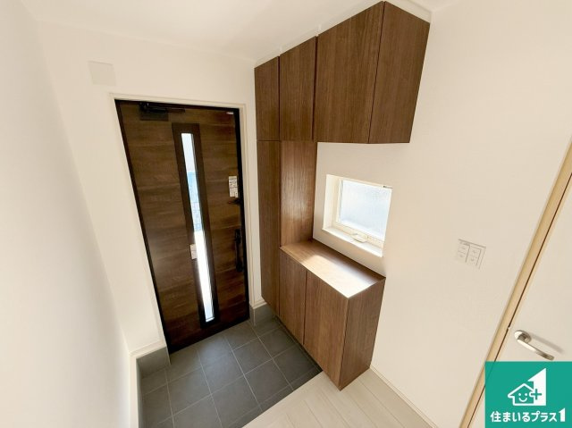 豊能郡豊能町ときわ台　第5期　新築一戸建ての玄関|シューズボックスにはたくさんの靴が収納できるので玄関周りはいつもスッキリ！ご家族が増えても安心！