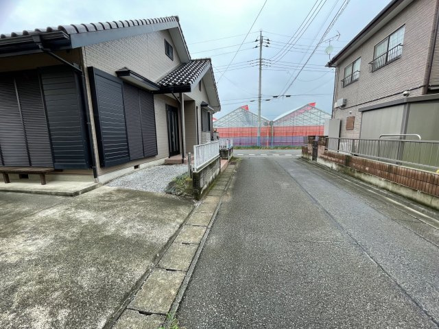 玉村町南玉　中古の前面道路含む現地写真