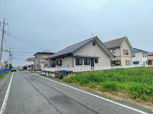 玉村町南玉　中古の前面道路含む現地写真