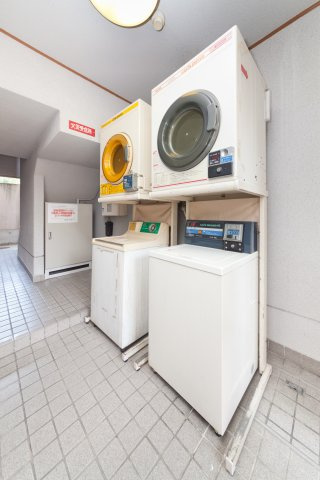 コートハウス大西のその他共用部分|コインランドリー