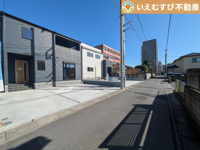 Livele Garden.S　熊谷宮前町第3の前面道路含む現地写真|充分な広さの4ｍ前面道路
間口が広くお車の出し入れも問題なく行えるスペースが確保されています♪