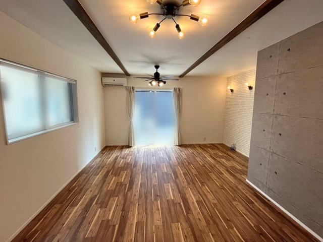 高知市一宮徳谷中古戸建ての洋室