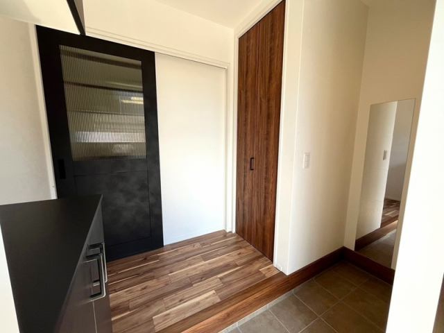 高知市一宮徳谷中古戸建ての玄関