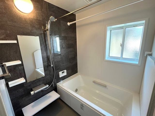 高知市一宮徳谷中古戸建ての浴室