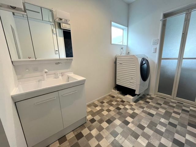 高知市一宮徳谷中古戸建ての洗面所