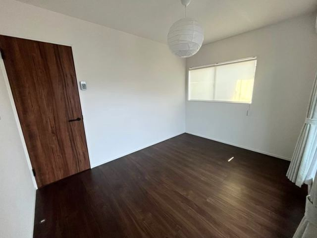 高知市一宮徳谷中古戸建ての洋室