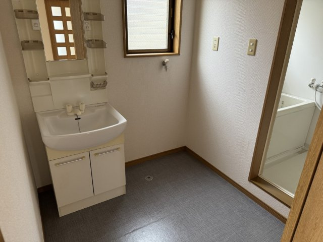 【洗面所】 | ハイツヤマダ | 忙しい朝には欠かせない洗面所です