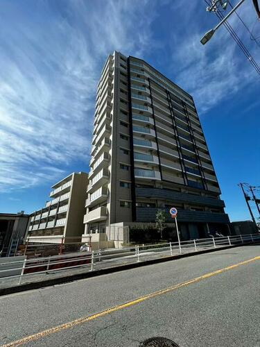 プレサンスロジェ四條畷忍ケ丘ザ・テラスの外観|新しい生活にいかがでしょうか？外観はお住まいの顔になります。こだわりたいポイントですね。水回りリフォームやリノベーションも承ってます。
■現地見学・資金計画相談・住宅ローン相談もお問合せ受付中■