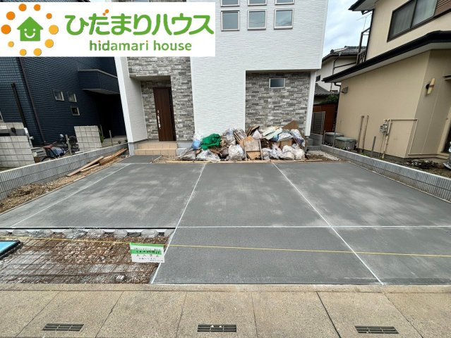 伊奈町栄5丁目　3期　新築一戸建て　ブルーミングガーデン　01の駐車場