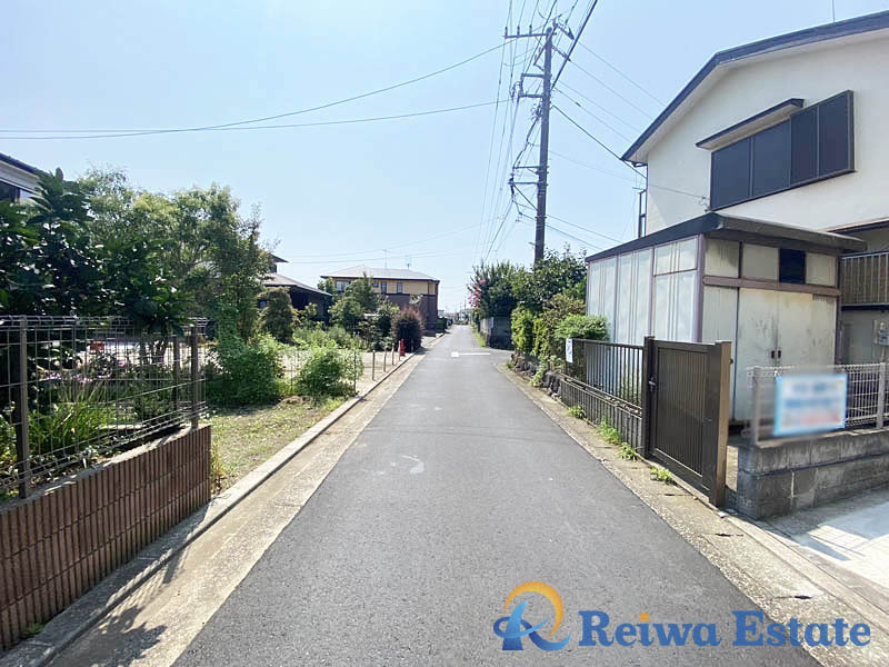 中古戸建　高座郡寒川町岡田7丁目の前面道路含む現地写真