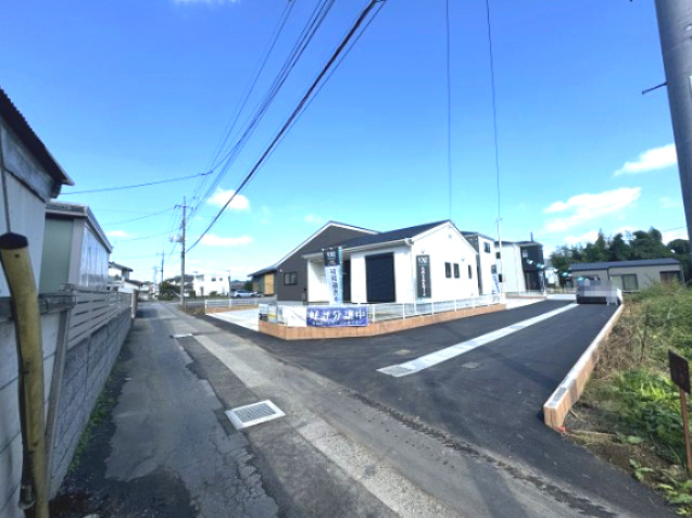 新築　太田市市場町第1　Livele Garden.S　2号棟の前面道路含む現地写真|南西側接道幅員約3.5ｍ