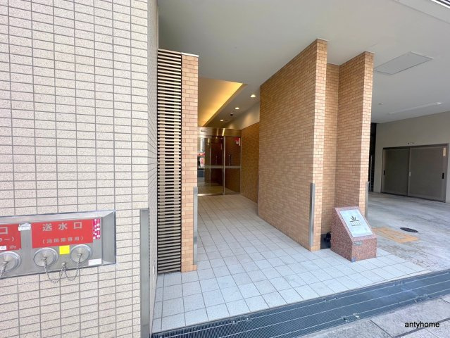 エグゼリエみなと通り　仲介手数料無料のエントランス