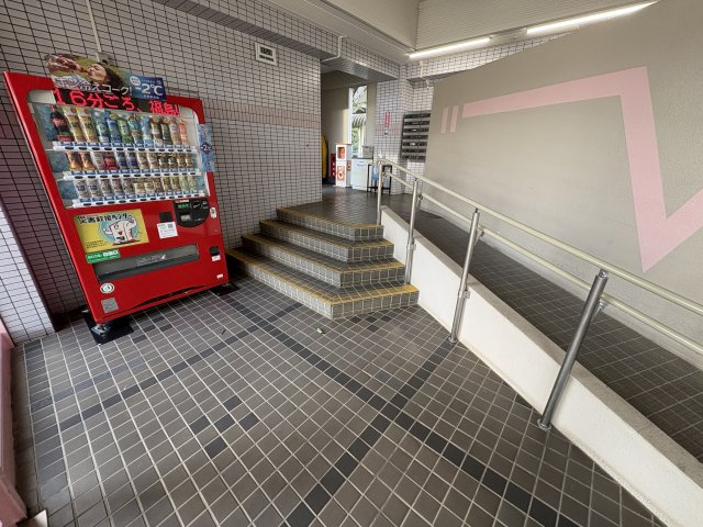 エクレール岩槻弐番館のエントランス