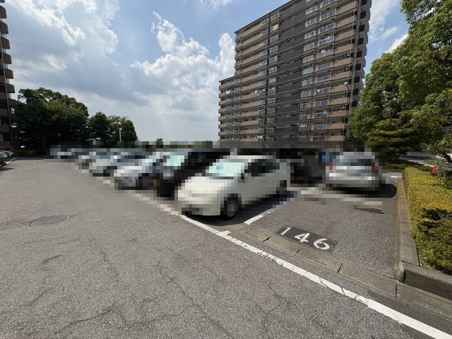 エクレール岩槻弐番館の駐車場|駐車場があるので、車を買う予定の方も安心です