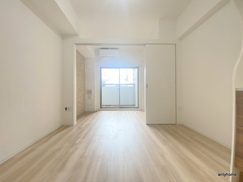 セレニテ東三国ミラク　仲介手数料無料の居間・リビング