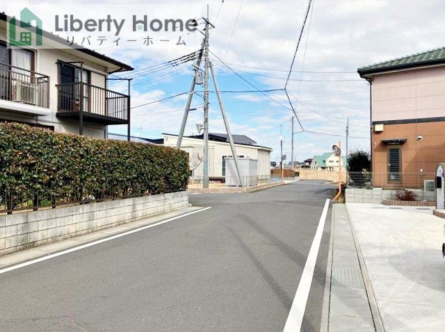 土浦市乙戸　中古戸建の前面道路含む現地写真