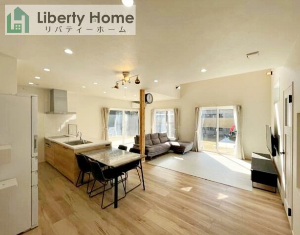 土浦市乙戸　中古戸建の居間・リビング