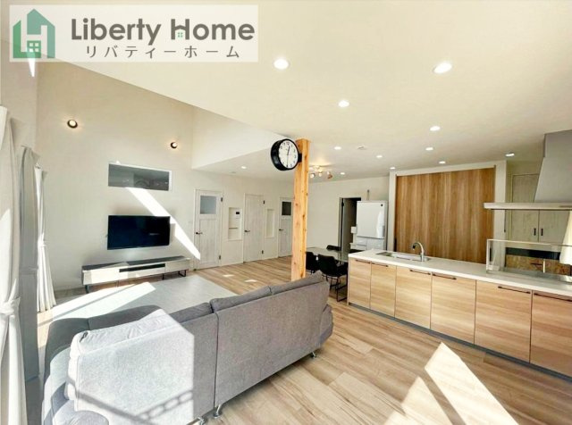 土浦市乙戸　中古戸建の居間・リビング