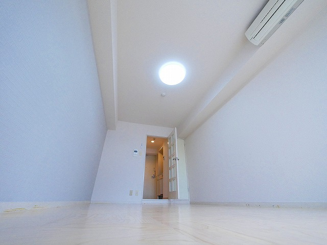 メゾンアンテルナ奈良の洋室|使い勝手のいい洋室です