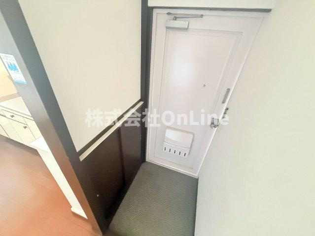 教興寺マンションの玄関