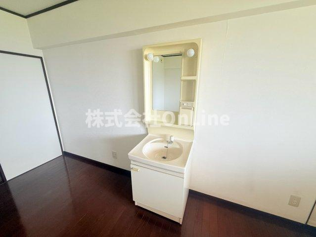 教興寺マンションの独立洗面台