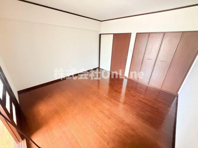 教興寺マンションの洋室
