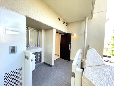 【その他共用部分】 | グリーンビュー鶴見1号棟 | 専用ポーチ付きのお部屋です。プライバシーが守られ、防犯面でも安心です。