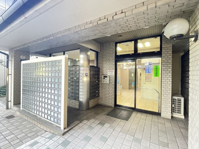 【エントランス】 | グリーンビュー鶴見1号棟 | エントランス内にエアコンあり。