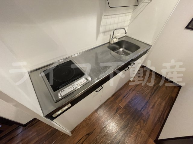 第10美和マンションのキッチン|コンパクトなキッチンで掃除もラクラク