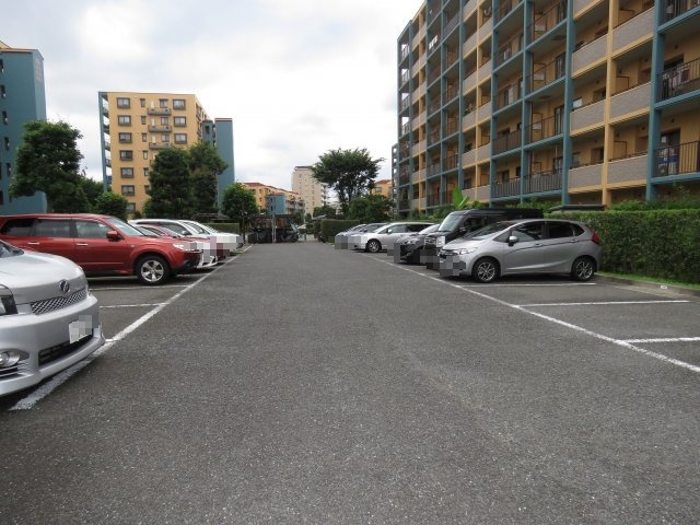グリーンコモンズ川越5号棟の駐車場