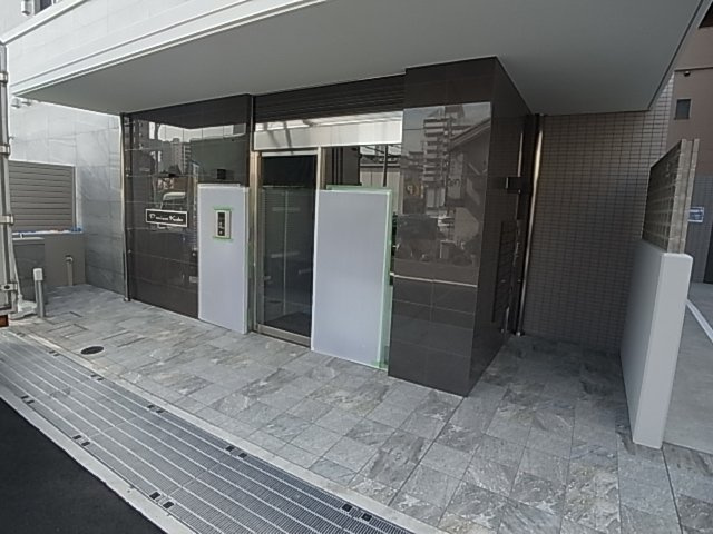 神戸市長田区北町１丁目の賃貸マンションのエントランス