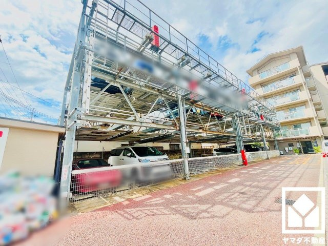 ペルル伏見桃山2の駐車場