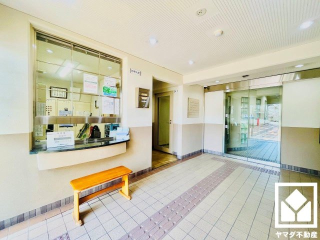 ペルル伏見桃山2のエントランス