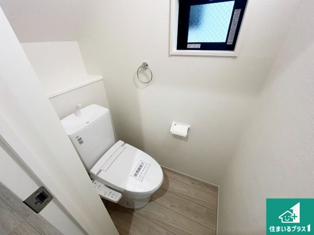 尼崎市大島　第１期　新築一戸建てのトイレ|周辺は落ち着いた街並みの住宅地！子育てがしやすい住環境です！まだ未完成ですが、現地でしかわからない事もございます。是非一度ご覧ください。