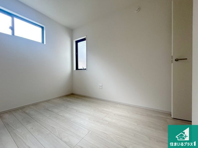 尼崎市大島　第１期　新築一戸建ての洋室|シンプルな洋室は、自分好みのインテリアが楽しめます♪ご家族とインテリアや家具を選びに行くのは新築購入時の醍醐味の一つです。ぜひお楽しみください♪