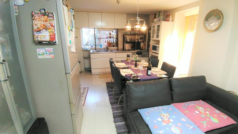 野崎3丁目　中古一戸建ての居間・リビング|LDK14帖
■物件内覧・資金計画相談・住宅ローン相談、リフォーム相談、お問合せ受付中■
※当日・翌日のご内覧、ご相談はお電話でのお問合せがスムーズです！