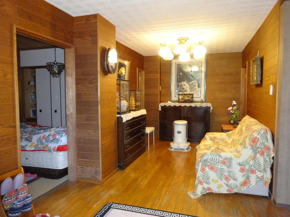 野崎3丁目　中古一戸建ての居間・リビング|LDK14帖
■物件内覧・資金計画相談・住宅ローン相談、リフォーム相談、お問合せ受付中■
※当日・翌日のご内覧、ご相談はお電話でのお問合せがスムーズです！