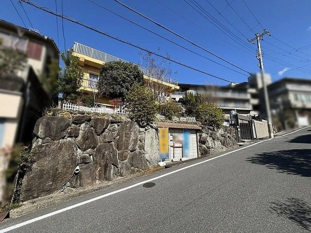 野崎3丁目　中古一戸建ての前面道路含む現地写真|前面道路含む現地写真　幅員6.2ｍ
■物件内覧・資金計画相談・住宅ローン相談、リフォーム相談、お問合せ受付中■
※当日・翌日のご内覧、ご相談はお電話でのお問合せがスムーズです！