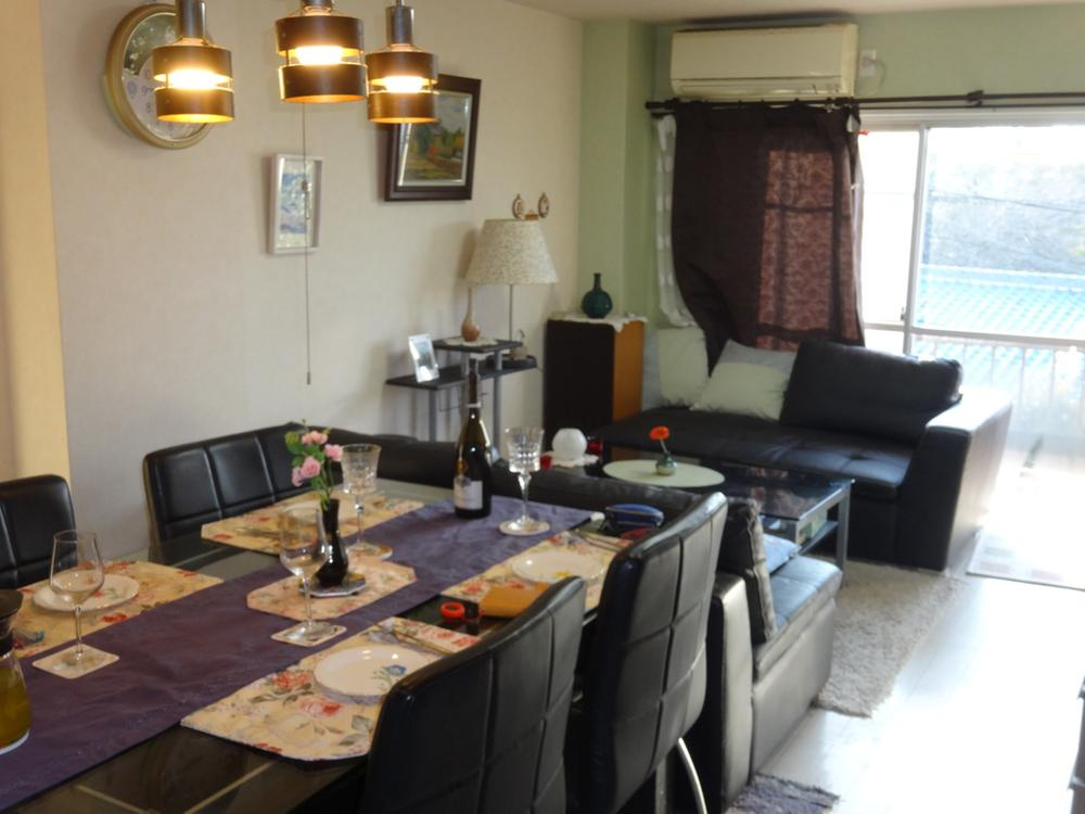 野崎3丁目　中古一戸建ての居間・リビング|LDK14帖
■物件内覧・資金計画相談・住宅ローン相談、リフォーム相談、お問合せ受付中■
※当日・翌日のご内覧、ご相談はお電話でのお問合せがスムーズです！