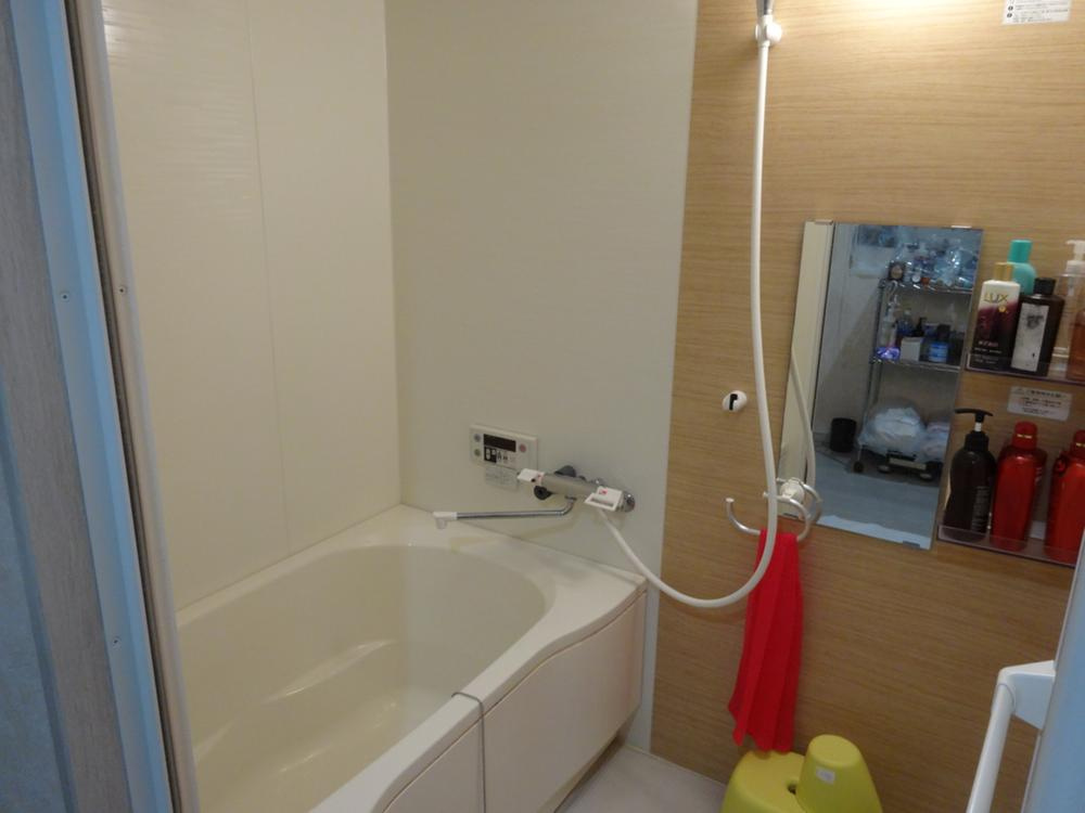 野崎3丁目　中古一戸建ての浴室|浴室
■物件内覧・資金計画相談・住宅ローン相談、リフォーム相談、お問合せ受付中■
※当日・翌日のご内覧、ご相談はお電話でのお問合せがスムーズです！