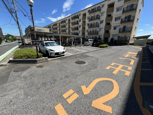 春日部ハイデンス2号棟の駐車場|駐車スペースもあります