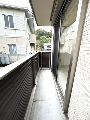 【バルコニー】 | ウィンディア千年Ⅱ | バルコニーは南東向きなので、晴れた日のお洗濯物は朝からよく乾きそう☆気分転換をするにもおすすめです☆